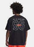 1390189-001 UA M HWT Hoops Mix Tape Yuvarlak Yaka Loose Fit Baskılı Siyah Erkek T-Shirt