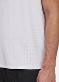 1389802-100 UA LAUNCH ELITE SHORTSL Yuvarlak Yaka Fitted Beyaz Erkek T-Shirt