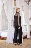 kapsulavm Dantelli ve Tüllü Uzun Kollu Önü Düğmeli Saten Pijama Takımı