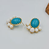 Mavi ve Beyaz Taş Detaylı Gold Küpe – Şık ve Zarif, Modern Tasarım (3 x 3 cm)