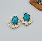 Mavi ve Beyaz Taş Detaylı Gold Küpe – Şık ve Zarif, Modern Tasarım (3 x 3 cm)