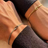 Sevgili Çift Bileklik Seti – Gümüş ve Altın Renk Halka Detaylı Zarif Tasarım