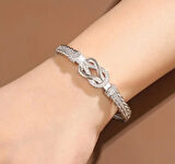 Kadın Gümüş Renk Taş Detaylı Örgü Form Bileklik – 5.5 cm Zarif Tasarım