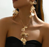 Doğal Yaprak Esintili Gold Takı Seti – Uzun Kolye & Sallantılı Küpe