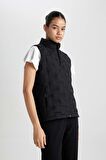 DeFactoFit Su İtici Rüzgar Geçirmez Slim Fit Dar Kesim Fermuarlı Şişme Sporcu Yelek B2069AX24SPBK81