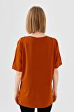 Kadın Yakası Papatya İşlemeli Penye T-shirt Taba