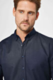 Erkek Slim Fit Dar Kesim Uzun Kollu Pamuklu Oxford Doku Kolay Ütü Lacivert Düğmeli Yaka Gömlek
