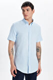 Erkek Slim Fit Dar Kesim Kısa Kollu %100 Pamuk Keten Doku Mavi Düğmeli Yaka Gömlek