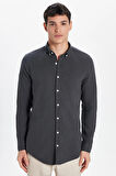 Erkek Slim Fit Dar Kesim %100 Pamuk Keten Doku Düğmeli Yaka Füme Gömlek