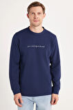 Erkek Standart Fit Pamuklu Bisiklet Yaka Şardonlu Baskılı İndigo Sweatshirt