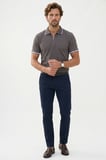 Erkek Slim Fit Dar Kesim %100 Pamuk Jakarlı Düz Yaka ve Kol Detaylı Gri Polo Yaka Tişört