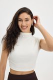 Kadın Slim Fit Dar Kesim Pamuklu Dik Yaka Sıfır Kol Ekru Crop Bluz