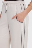 Kadın Relax Fit Rahat Kesim Beli Bağcıklı Lastikli Şerit Detaylı Çift Cepli Bej Pantolon