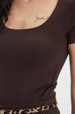 Kadın Slim Fit Dar Kesim Pamuklu Kare Yaka Kısa Kollu Kahverengi Tişört
