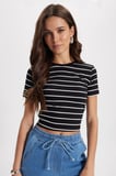 Kadın Slim Fit Dar Kesim Pamuklu  Yumuşak Dokulu Kısa Kollu Bisiklet Yaka Siyah Tişört