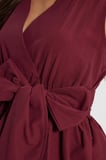 Kadın Standart Fit Kruvaze Yaka Boyundan Bağlama Detaylı Beli Lastikli Kolsuz Bordo Bluz