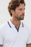 Erkek Slim Fit Dar Kesim %100 Pamuklu Çizgili Detaylı V Yaka Beyaz Polo Yaka Tişört
