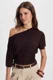 Kadın Regular Fit Klasik Kesim Kısa Kollu Beli Büzgülü Kahverengi Bluz