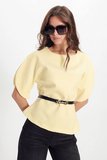 Kadın Slim Fit Dar Kesim Kol Detaylı İnce Kemerli Fermuarlı Sarı Bluz