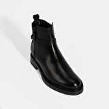 Kadın Siyah Metal Toka Detaylı Fermuarlı Deri Bot