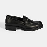 Kadın Siyah Metal Toka Detaylı Deri Loafer