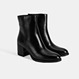 Kadın Siyah Kalın Topuklu Deri Bot