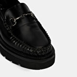 Kadın Siyah Metal Toka Detaylı Deri Loafer