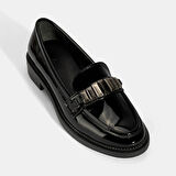 Kadın Siyah Metal Aksesuarlı Loafer