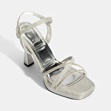 Kadın Gümüş Ayarlanabilir Tokalı Taşlı Topuklu Abiye Sandalet