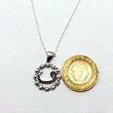 Zirkon Ve Oniks Taşlı Vav Model Bayan Kolye