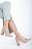 Simetrik Kesim Parlak Pudra Kalın Topuk Stiletto