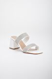 İki Kalın Taş Bantlı Beyaz Kadın Topuklu Terlik
