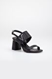 Kalın Bantlı Topkalı Cilt Siyah Kadın Topuklu Sandalet