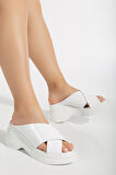 Rugan Kalın Çapraz Bantlı Beyaz Kadın Dolgu Topuklu Terlik