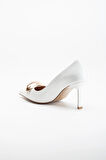 Rugan İnce Topuk Metal Aksesuarlı Beyaz Kadın Stiletto