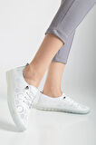 Hakiki Deri Kadın Günlük Ayakkabı Beyaz Lazer Baskılı Elastik Bağcıklı Jel Taban