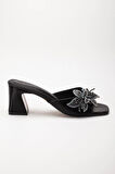 Kadın Topuklu Terlik Siyah Cİlt Taşlı Yaprak Aksesuarlı