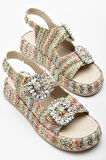 Kadın Dolgu Topuk Sandalet Nude Çift Bantlı Hasır Malzeme Taşlı Tokalı