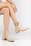 Bej Kadın Kısa Topuklu Bot Küt Burun Metal Aksesuarlı Suni Deri