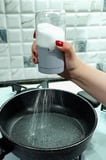 Gramaj Ayarlı Tuşlu Basmalı Tuzluk Baharatlık Yeni Nesil Dozajlamalı Tuzluk Şekerlik Biberlik Gri