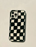 İPHONE 16 PRO MAX UYUMLU DAMA DESENLİ SİLİKON KILIF