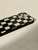 İPHONE 16 PRO MAX UYUMLU DAMA DESENLİ SİLİKON KILIF