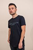Siyah El Yazısı İmza Baskı Normal Kesim Bisiklet Yaka Erkek T-Shirt 22ETSHEYAZ