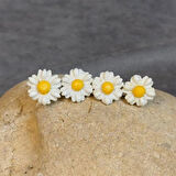 Uretti - Hülya 6683 4367 El Yapımı Polimer Kil Beyaz Papatya Çiçeği Tasarımlı Yan Saç Tokası / 7,5 Cm