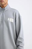 DeFactoFit NBA Wordmark Oversize Geniş Kalıp Fermuarlı Dik Yaka Sırt Baskılı Skuba Dalgıç Kumaş Sweatshirt C8917AX24AUGR445