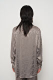 KADIN DESENLİ GRİ RENK OVERSİZE GÖMLEK