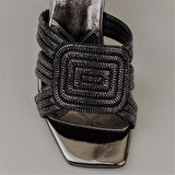 Trend Adımlar Platin Taş İşlemeli Şeffaf Topuk Kadın Klasik Terlik