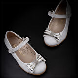 Trend Adımlar Beyaz Parlak Fiyonklu Kız Çocuk Babet