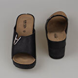 Trend Adımlar Siyah Kadın Dolgu Topuk Taş Detaylı Terlik 26-893