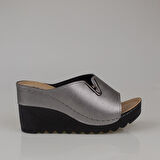 Trend Adımlar Platin Kadın Dolgu Topuk Taş Detaylı Terlik 26-893